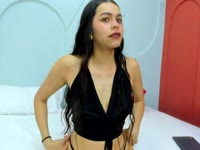 We are a Latin couple full of chemistry, connection, and an energy you can feel from the very first moment!
We love to play, tease each other and let others enjoy the special bond we share.Through laughter, intense looks and playful teasing, we create an atmosphere that feels real, close… and very sensual. If you enjoy authentic connection and passion.