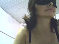 Olá, sou uma mulher de meia-idade com aparência de ninfeta, fogosa, envolvente, divertida. Gosto de dar e de receber muito prazer.