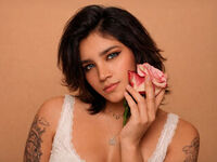 naked girl with cam fingering AlexiaBanner