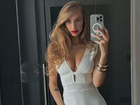 camgirl shaving pussy KikkyHey