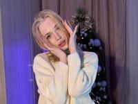 cam girl playing with vibrator LynGoodhart