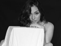 camgirl spreading pussy AmyZuri