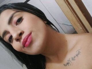 camgirl masturbating with vibrator AlanaMierss