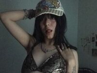 naked girl with webcam masturbating with vibrator AliceLeannie