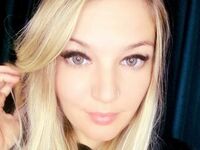 girl fingering bald pussy AnaysAnao