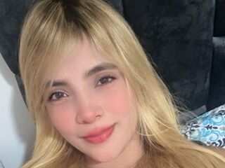 camwhore fingering shaved pussy AngelineBellrose