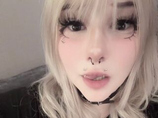 naughty camgirl fingering shaved pussy BillyeRom
