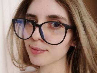 girl topless BlytheDendy