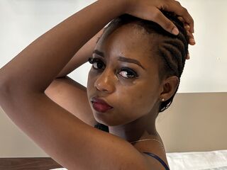 cam girl playing with vibrator BrianaHadid