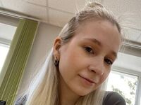 fingering camgirl BrittleDorget