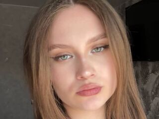 girl fingering bald pussy CarylonPreis