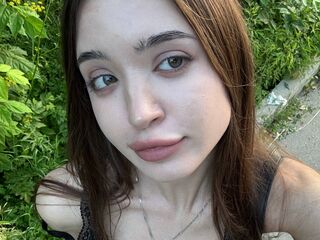 camgirl playing with vibrator ChandraHankin