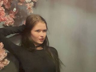 naked cam girl masturbating CharisseChappel
