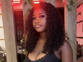 nude webcamgirl pic CreamieNelly