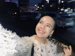 camgirl playing with vibrator CristinAuslander