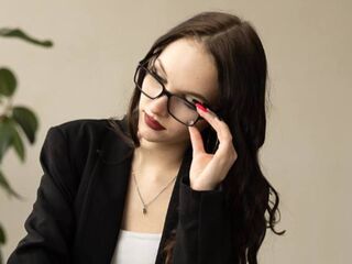 naughty cam girl DelaineLamie