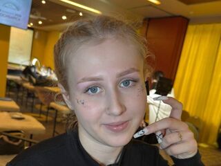 camslut fingering wet pussy EmelinaKrider