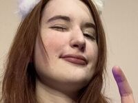 cam girl playing with sextoy EvaBorn