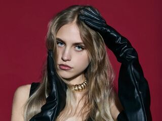 cam girl masturbating with sextoy EveTottingham