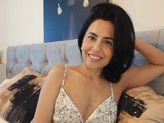 topless cam girl EvelineAngeles