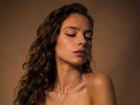 girl showing tits FranLeveille