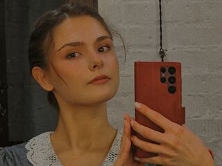 topless webcamgirl HelenaBerkheimer