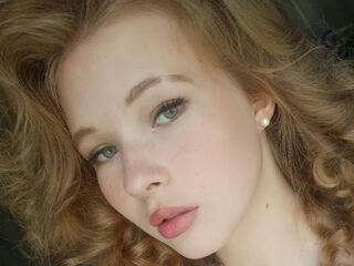 camgirl masturbating with dildo IllaPytlewski