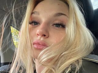 girl topless JinEvjen