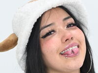 camslut showing tits JuanaZane