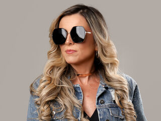 erotic webcam KiaraMoraes