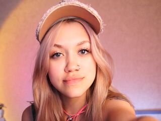 masturbating camgirl KiraSardewys