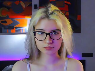 extreme webcam video KiraSerene