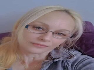 girl fingering pussy LadyAzura