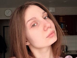 naked camgirl masturbating LaraVenn