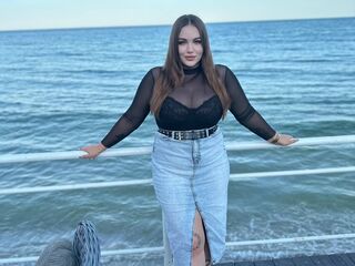 masturbating camgirl LeillaTvin