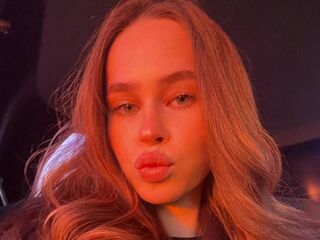 naked webcamgirl photo LeoneTanton