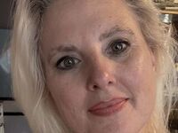 camgirl masturbating with sextoy Lisanix