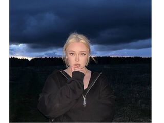 camgirl showing pussy LitaBloom