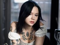 camgirl playing with vibrator LollaBerry