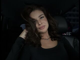 live webcam performer MariamCurrington
