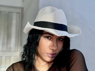 fingering webcamgirl MarihannaMour