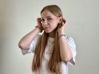 girl MaudBasil