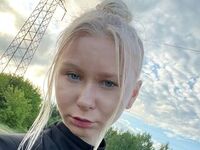 fingering camwhore MelbaKines