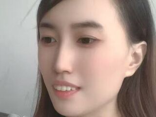 hot cam girl fingering shaved pussy Mengying
