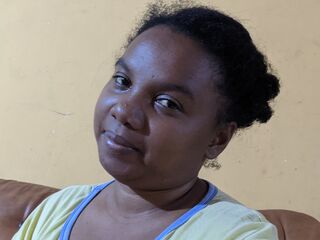 hot naked cam girl MomoRazafy