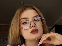 camgirl masturbating with sex toy OdelinaChurchey