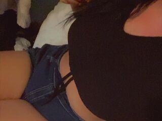 camgirl playing with sextoy SapphireJoy