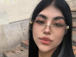 beautiful camgirl SaraHearth