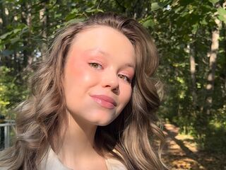 cam girl masturbating with vibrator SharlenePernod