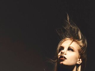 camgirl masturbating with sex toy SofiFerran